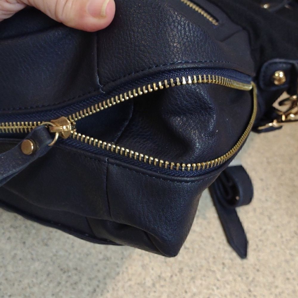 Coco and Carmen Navy Vegan Purse NWT - Picture 9 of 12